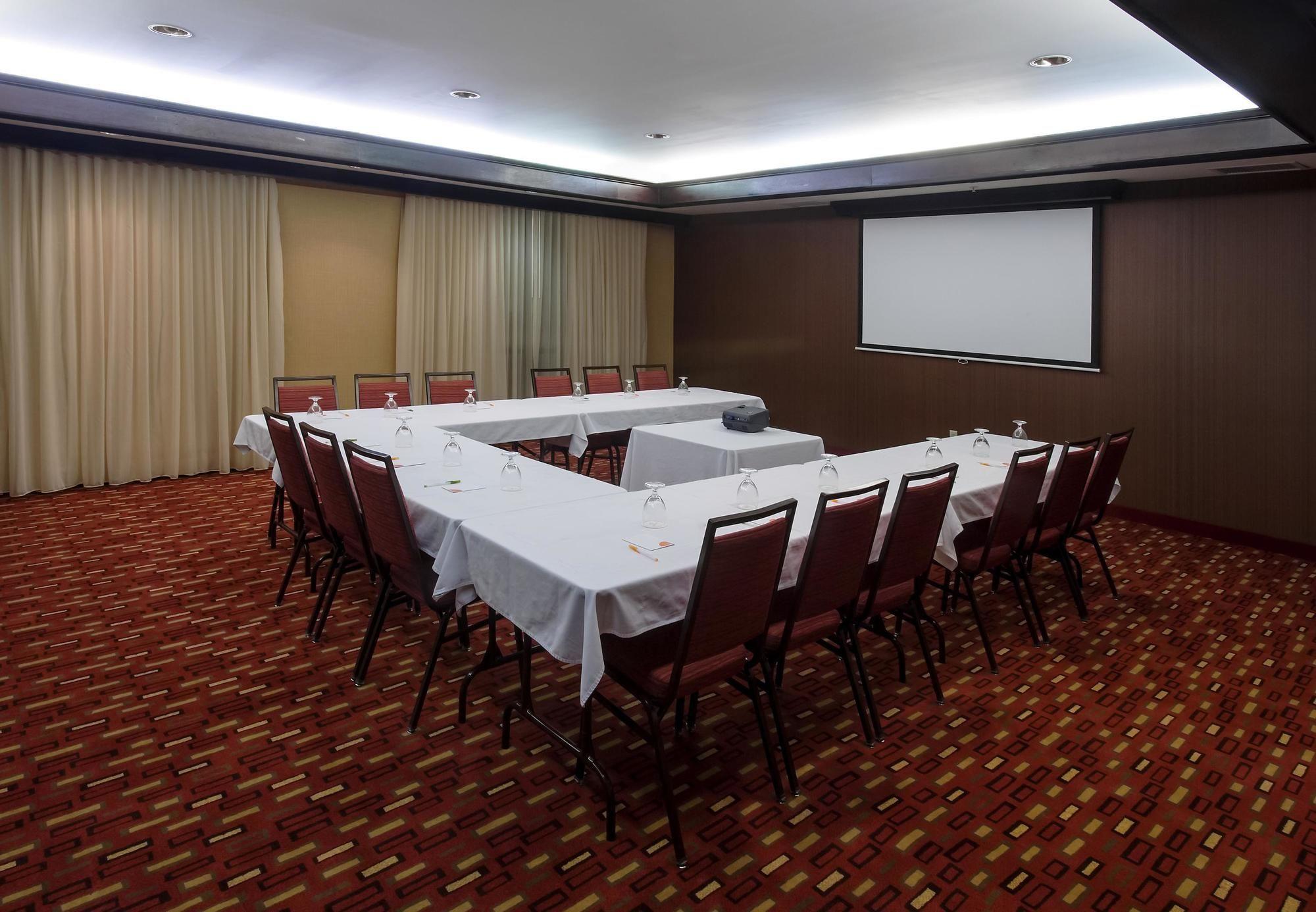 Courtyard By Marriott Hotel 3*