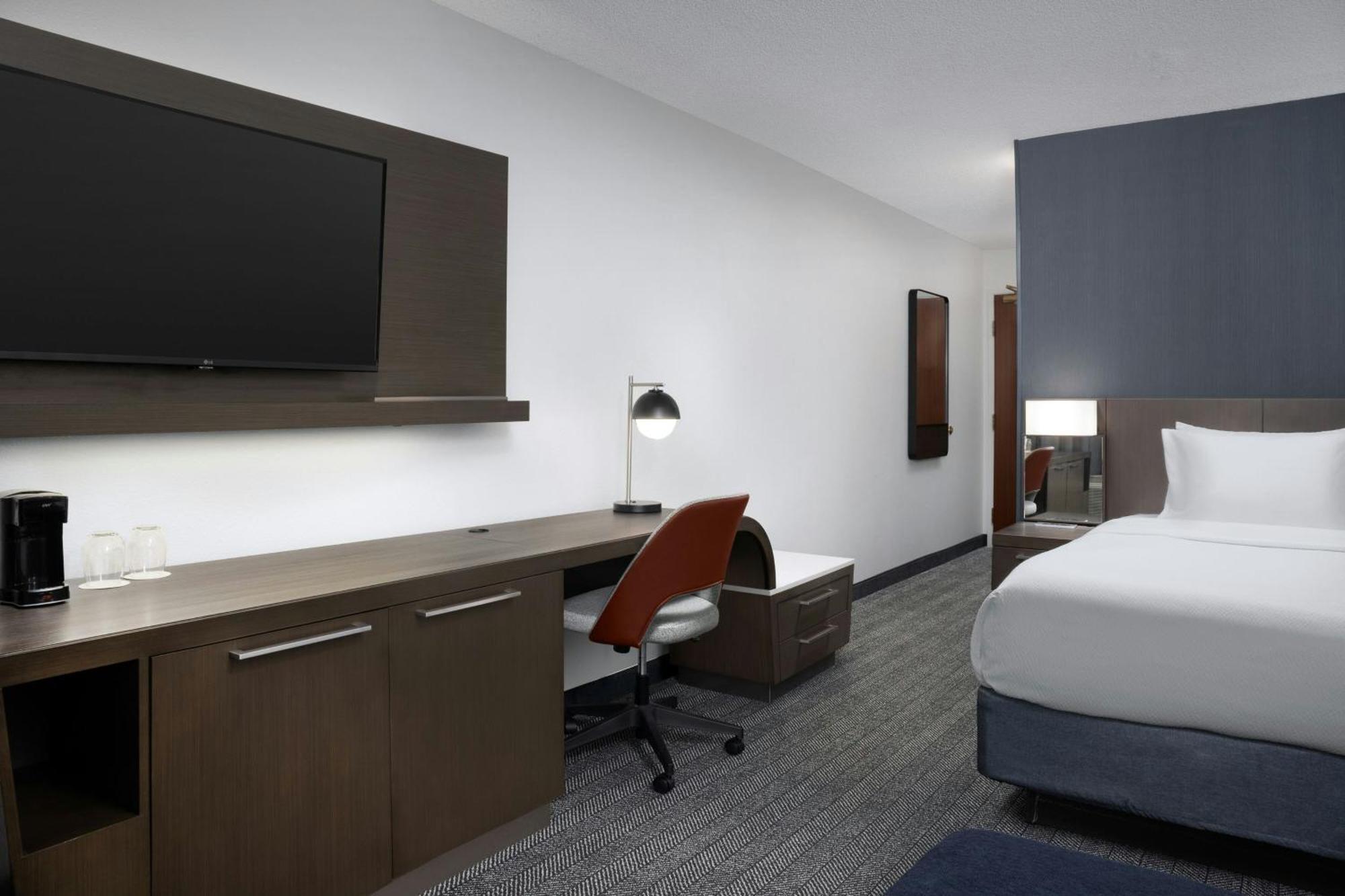 Courtyard By Marriott Lakeland