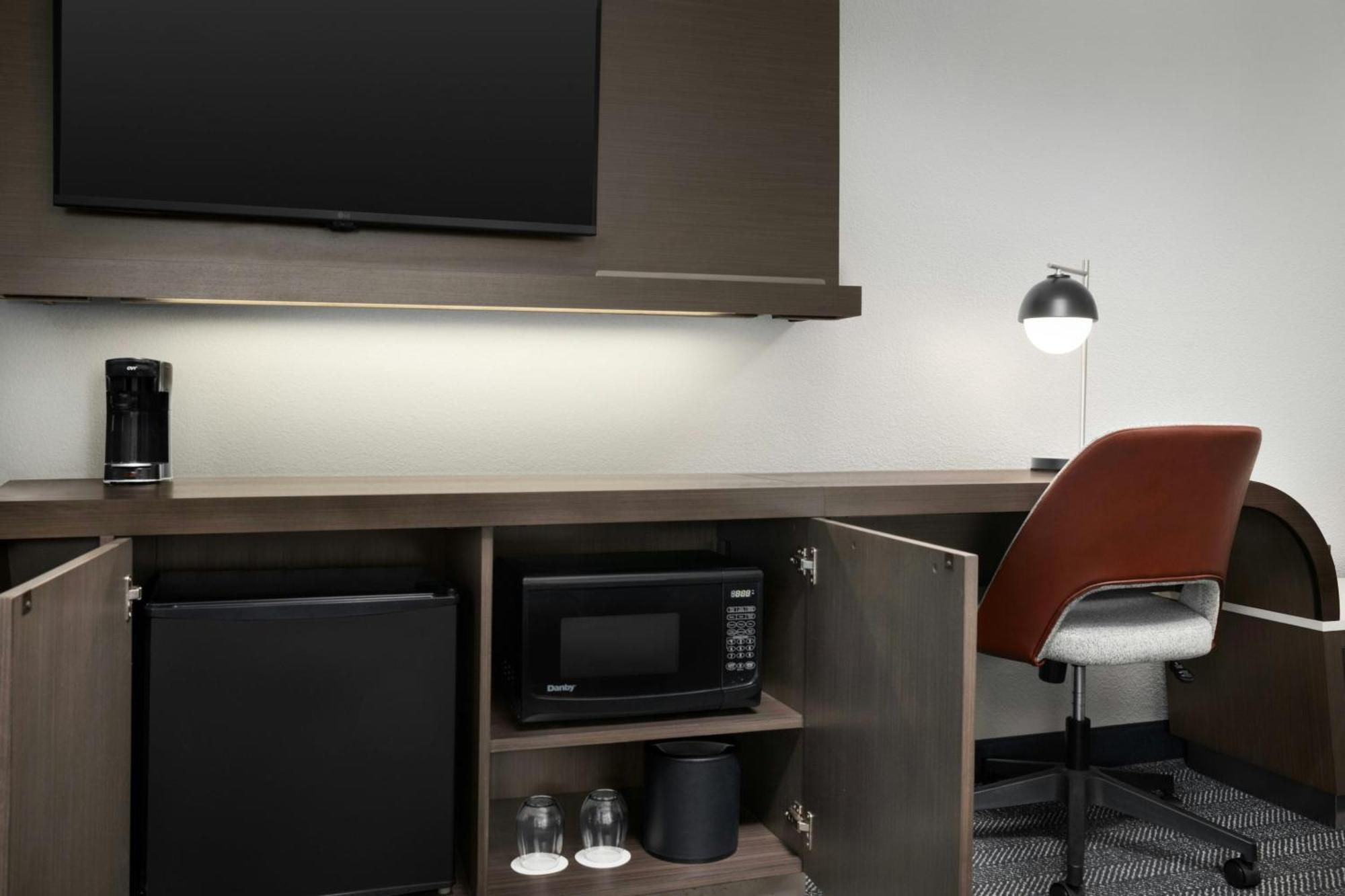 Courtyard By Marriott Hotel