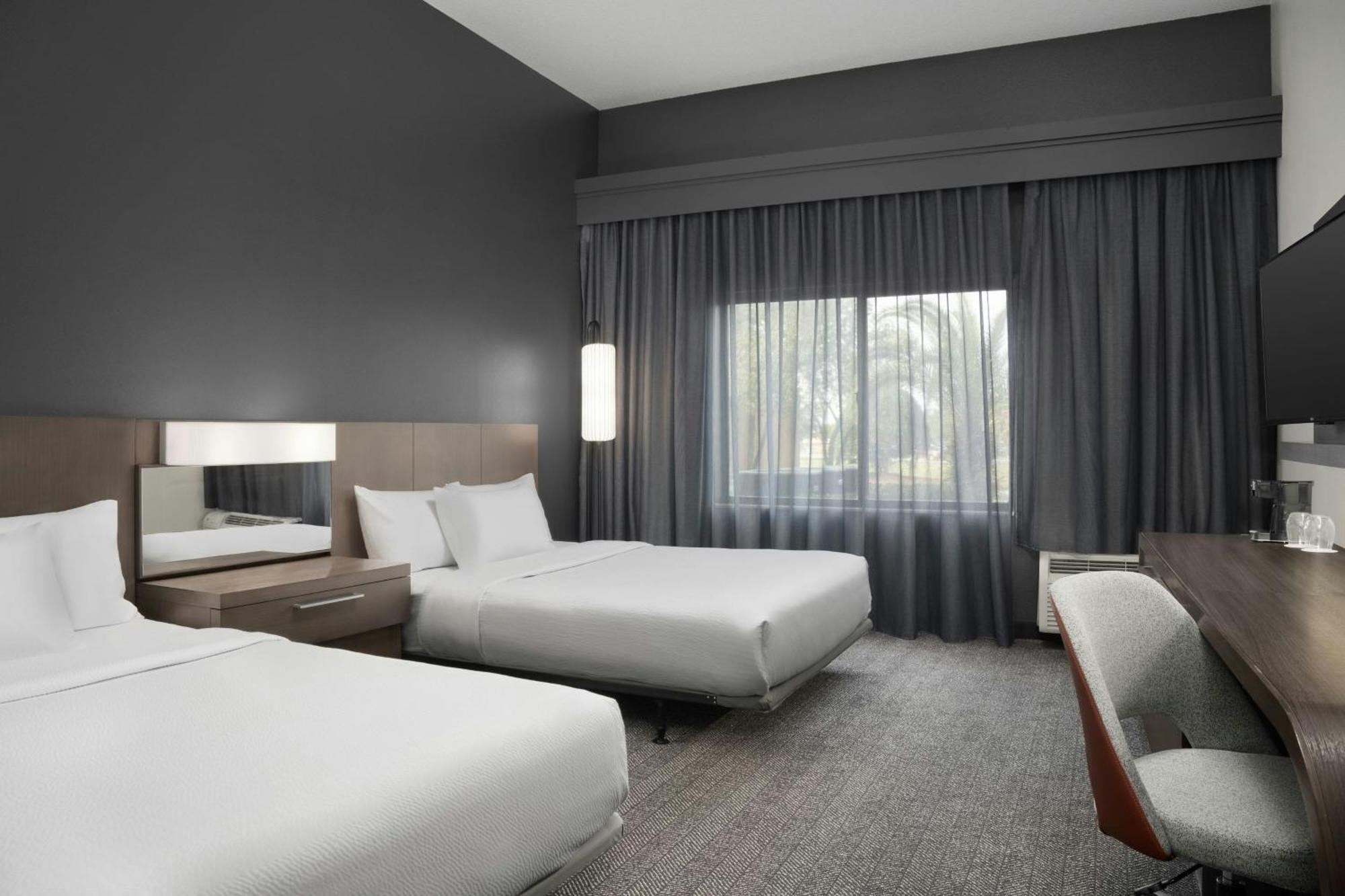 Courtyard By Marriott Hotel