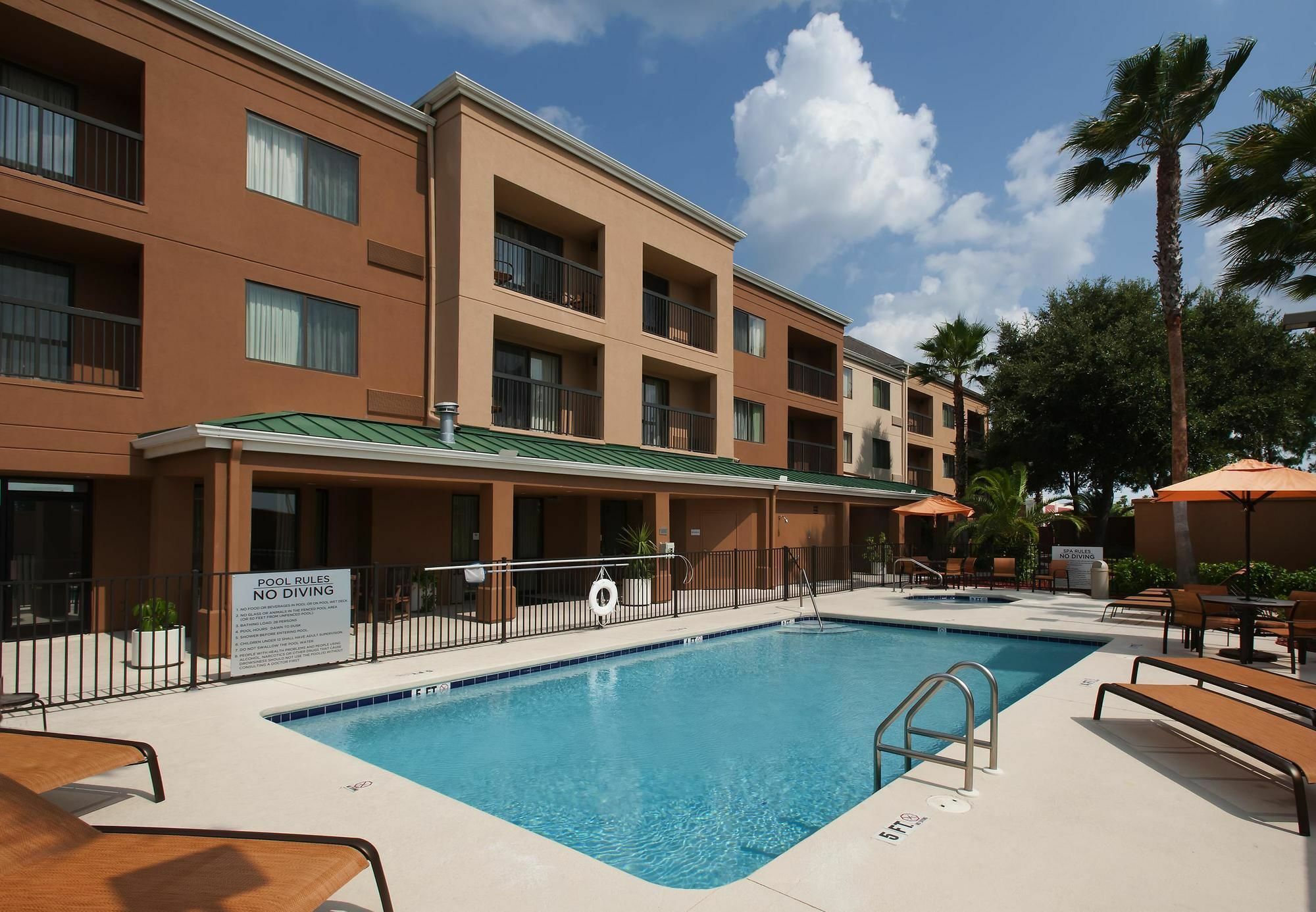 Courtyard By Marriott 3*